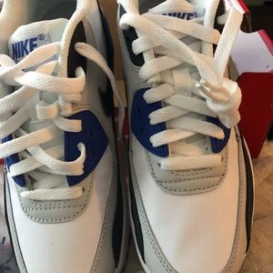 Young boys Nike air max